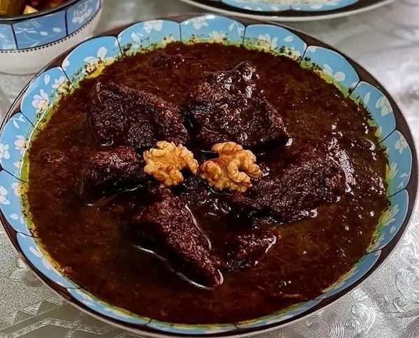 طرز تهیه فسنجان شمالی با مرغ و گردو